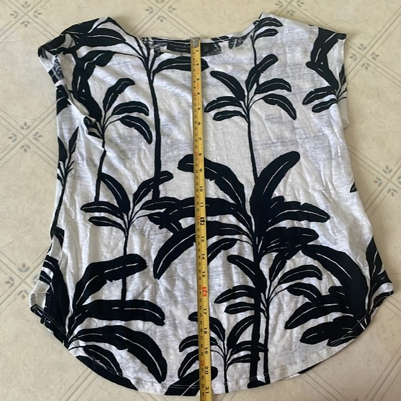 Tahari Black and White Graphic Cap Sleeve Tee - Picture 5 of 6